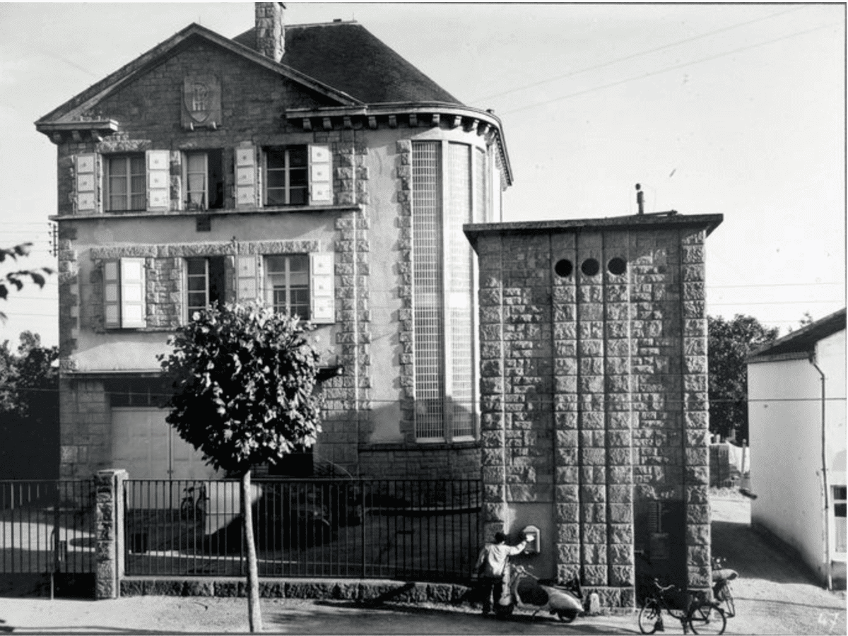Le central bâtiment des postes à Vannes